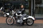 Amstelveen 30 april 2023
Nurlaila bij de musical lunch in schouwburg Amstelveen. Ze kwam mop haar Harley Davidson motor
