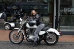 Amstelveen 30 april 2023
Nurlaila bij de musical lunch in schouwburg Amstelveen. Ze kwam mop haar Harley Davidson motor