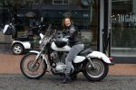 Amstelveen 30 april 2023
Nurlaila bij de musical lunch in schouwburg Amstelveen. Ze kwam mop haar Harley Davidson motor