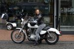 Amstelveen 30 april 2023
Nurlaila bij de musical lunch in schouwburg Amstelveen. Ze kwam mop haar Harley Davidson motor