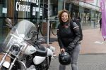Amstelveen 30 april 2023
Nurlaila bij de musical lunch in schouwburg Amstelveen. Ze kwam mop haar Harley Davidson motor