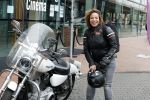 Amstelveen 30 april 2023
Nurlaila bij de musical lunch in schouwburg Amstelveen. Ze kwam mop haar Harley Davidson motor