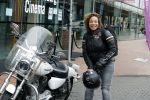 Amstelveen 30 april 2023
Nurlaila bij de musical lunch in schouwburg Amstelveen. Ze kwam mop haar Harley Davidson motor