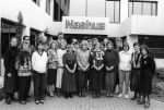 Den Bosch, 28 Oktober 1987
De dames van de Voetbalspelers op bezoek bij sponsor Nashua
Op de foto o.a. Huub v d Boogaart Gilian Kessels Shula Reijxman