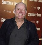 Amsterdam 21 april 2023
Premiere Sweeney Todd in het DeLaMar theater geproduceerd door Medialane.
Paul de Leeuw kwam met partner Stefan Nugter