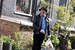 Amsterdam 18 april 2023
Peter Faber doet boodschappen in het centrum van Amsterdam