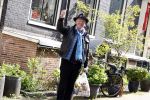 Amsterdam 18 april 2023
Peter Faber doet boodschappen in het centrum van Amsterdam