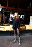 Amsterdam 20 april 2023
Prinses Eloise van Oranje onderweg naar feestje van blad de Linda in een cafe in het centrum van Amsterdam waar een bier gepresenteerd wordt.