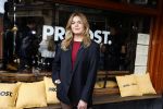 Amsterdam 20 april 2023
Prinses Eloise van Oranje onderweg naar feestje van blad de Linda in een cafe in het centrum van Amsterdam waar een bier gepresenteerd wordt.