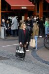Amsterdam 20 april 2023
Prinses Eloise van Oranje onderweg naar feestje van blad de Linda in een cafe in het centrum van Amsterdam waar een bier gepresenteerd wordt.
