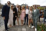 Amsterdam 15 april 2023
Robert Doornbos en Chantal Bles zijn vandaag op een prachtige salonboot getrouwd.
Rene v Dam met zijn vrouw , Sebastiaan v Dam met vrouw Nicolette v dam en man Bas Smit en de broer van Chantal Bles Michael Bles met vriendin