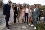 Amsterdam 15 april 2023
Robert Doornbos en Chantal Bles zijn vandaag op een prachtige salonboot getrouwd.
Rene v Dam met zijn vrouw , Sebastiaan v Dam met vrouw Nicolette v dam en man Bas Smit en de broer van Chantal Bles Michael Bles met vriendin