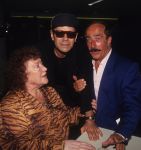 6 Juni 1993 Reunie :Kunt u mij de weg naar Hamelen vertellen, mijnheer?
Rob de Nijs met gouden pet en Bueno de Mesquita en Rita Corita