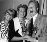 Eindhoven, 26 Mei 1988
PSV Europees Kampioen Seizoen 1987-1988
Vliegveld-Gemeentehuis
Ronald Koeman-Bartina Koeman en Willeke Alberti