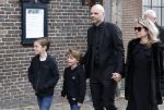 Amsterdam 15 april 2023
Herdenkingstdienst vooraf aan de begrafenis van Huub Oosterhuis in de Westertoren . Daarna gingen ze met de boot naar begraafplaats Zorgvlied. Sander v Eeden met vrouw en kinderen . Sander is de ex man van Trijntje