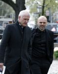 Amsterdam 15 april 2023
Herdenkingstdienst vooraf aan de begrafenis van Huub Oosterhuis in de Westertoren . Daarna gingen ze met de boot naar begraafplaats Zorgvlied.
Aanwezig oa Trijntje Oosterhuis met kinderen en partner Alvin Lewis , Tjeerd Oosterhuis en vrouw Edsilia Rombley met kinderen en moeder en de partner van Huub Oosterhuis . Sander v Eeden