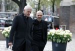 Amsterdam 15 april 2023
Herdenkingstdienst vooraf aan de begrafenis van Huub Oosterhuis in de Westertoren . Daarna gingen ze met de boot naar begraafplaats Zorgvlied.
Aanwezig oa Trijntje Oosterhuis met kinderen en partner Alvin Lewis , Tjeerd Oosterhuis en vrouw Edsilia Rombley met kinderen en moeder en de partner van Huub Oosterhuis . Sander v Eeden
