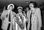 Eindhoven, 26 Mei 1988
PSV Europees Kampioen Seizoen 1987-1988
Vliegveld-Gemeentehuis
Soren Lerby-Jan Heintze-Ivan Nielsen