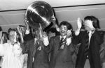 Eindhoven, 13 Mei 1989
PSV-Haarlem, eindstand 3-0
PSV voor de vierde maal achter elkaar Landskampioen
Seizoen 1988-1989
Selektie en publiek bij het Gemeentehuis
Stan Valckx-Jan Heintze-Jozef Chovanec