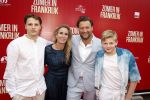 Amsterdam 24 april 2023
Premiere Zomer in Frankrijk in het ketelhuis met in de hoofdrollen oa Jasmine Sendar , Jan Kooijman , Fockeline Ouwerkerk Tjebbo Gerritsma en Marc de Cloe .
Tjebbo Gerritsma met partner en kinderen