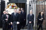 Amsterdam 15 april 2023
Herdenkingstdienst vooraf aan de begrafenis van Huub Oosterhuis in de Westertoren . Daarna gingen ze met de boot naar begraafplaats Zorgvlied.
Aanwezig oa Trijntje Oosterhuis met kinderen en partner Alvin Lewis , Tjeerd Oosterhuis en vrouw Edsilia Rombley met kinderen en moeder en de partner van Huub Oosterhuis