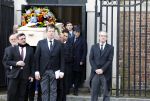 Amsterdam 15 april 2023
Herdenkingstdienst vooraf aan de begrafenis van Huub Oosterhuis in de Westertoren . Daarna gingen ze met de boot naar begraafplaats Zorgvlied.
Aanwezig oa Trijntje Oosterhuis met kinderen en partner Alvin Lewis , Tjeerd Oosterhuis en vrouw Edsilia Rombley met kinderen en moeder en de partner van Huub Oosterhuis