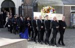 Amsterdam 15 april 2023
Herdenkingstdienst vooraf aan de begrafenis van Huub Oosterhuis in de Westertoren . Daarna gingen ze met de boot naar begraafplaats Zorgvlied.
Aanwezig oa Trijntje Oosterhuis met kinderen en partner Alvin Lewis , Tjeerd Oosterhuis en vrouw Edsilia Rombley met kinderen en moeder en de partner van Huub Oosterhuis