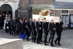 Amsterdam 15 april 2023
Herdenkingstdienst vooraf aan de begrafenis van Huub Oosterhuis in de Westertoren . Daarna gingen ze met de boot naar begraafplaats Zorgvlied.
Aanwezig oa Trijntje Oosterhuis met kinderen en partner Alvin Lewis , Tjeerd Oosterhuis en vrouw Edsilia Rombley met kinderen en moeder en de partner van Huub Oosterhuis
