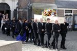 Amsterdam 15 april 2023
Herdenkingstdienst vooraf aan de begrafenis van Huub Oosterhuis in de Westertoren . Daarna gingen ze met de boot naar begraafplaats Zorgvlied.
Aanwezig oa Trijntje Oosterhuis met kinderen en partner Alvin Lewis , Tjeerd Oosterhuis en vrouw Edsilia Rombley met kinderen en moeder en de partner van Huub Oosterhuis