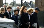 Amsterdam 15 april 2023
Herdenkingstdienst vooraf aan de begrafenis van Huub Oosterhuis in de Westertoren . Daarna gingen ze met de boot naar begraafplaats Zorgvlied.
Aanwezig oa Trijntje Oosterhuis met kinderen en partner Alvin Lewis , Tjeerd Oosterhuis en vrouw Edsilia Rombley met kinderen en moeder en de partner van Huub Oosterhuis
