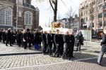 Amsterdam 15 april 2023
Herdenkingstdienst vooraf aan de begrafenis van Huub Oosterhuis in de Westertoren . Daarna gingen ze met de boot naar begraafplaats Zorgvlied