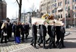 Amsterdam 15 april 2023
Herdenkingstdienst vooraf aan de begrafenis van Huub Oosterhuis in de Westertoren . Daarna gingen ze met de boot naar begraafplaats Zorgvlied