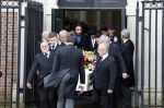 Amsterdam 15 april 2023
Herdenkingstdienst vooraf aan de begrafenis van Huub Oosterhuis in de Westertoren . Daarna gingen ze met de boot naar begraafplaats Zorgvlied.
Aanwezig oa Trijntje Oosterhuis met kinderen en partner Alvin Lewis , Tjeerd Oosterhuis en vrouw Edsilia Rombley met kinderen en moeder en de partner van Huub Oosterhuis