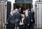 Amsterdam 15 april 2023
Herdenkingstdienst vooraf aan de begrafenis van Huub Oosterhuis in de Westertoren . Daarna gingen ze met de boot naar begraafplaats Zorgvlied.
Aanwezig oa Trijntje Oosterhuis met kinderen en partner Alvin Lewis , Tjeerd Oosterhuis en vrouw Edsilia Rombley met kinderen en moeder en de partner van Huub Oosterhuis