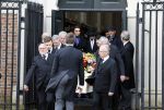 Amsterdam 15 april 2023
Herdenkingstdienst vooraf aan de begrafenis van Huub Oosterhuis in de Westertoren . Daarna gingen ze met de boot naar begraafplaats Zorgvlied.
Aanwezig oa Trijntje Oosterhuis met kinderen en partner Alvin Lewis , Tjeerd Oosterhuis en vrouw Edsilia Rombley met kinderen en moeder en de partner van Huub Oosterhuis