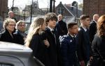 Amsterdam 15 april 2023
Herdenkingstdienst vooraf aan de begrafenis van Huub Oosterhuis in de Westertoren . Daarna gingen ze met de boot naar begraafplaats Zorgvlied.
Aanwezig oa Trijntje Oosterhuis met kinderen en partner Alvin Lewis , Tjeerd Oosterhuis en vrouw Edsilia Rombley met kinderen en moeder en de partner van Huub Oosterhuis