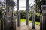 Baar Soestdijk 4 april 2024
Prinses Beatrix onthult het bronzen standbeeld â€˜Het Koninklijk Gezinâ€™ in het park van Paleis Soestdijk. Het groepsportret is in 1996 gemaakt door beeldhouwer Arthur Spronken en bestaat uit de portretten van prinses Beatrix, prins Claus en hun drie zonen.
