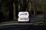 Huizen 6 april 2024
In de wijk waar het huis van Linda de Mol staat rijdt continue een wagn van beveiligingsbedrijf rond.