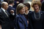Amsterdam 18 april 2024
Contraprestatie
Koning Felipe en Koningin Letizia bieden het Koninklijk Paar een receptie aan in Museum STRAAT in Amsterdam. Hierbij is ook de Prinses van Oranje aanwezig. Tijdens de receptie openen de Koninklijke Paren een expositie van tien Spaanse en Nederlandse muurschilders. De tentoonstelling is tot en met 2 juni te bezoeken. Na de receptie neemt het Koninklijk Paar afscheid van de Spaanse Koning en Koningin. Aanwezig Koning Felipe Koningin Letizia Koning Willem Alexnader Koningin Maxima Prinses Amalia Prinses Margriet en Mr Pieter v Vollenhoven. Eveline v d Bent ( oude kindermeisje Prinses Amalia)