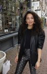Amsterdam 16 april 2024
Boekpresentatie Kimberley Klaver. Haar 2e boek heet Zuid moeders hebben geen geheimen. Fajah lourens