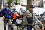 Amsterdam 11 april 2024
Hans van Manen en zijn partner Henk van Dijk doen hun boodschappen  in Amsterdam Zuid.