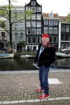 Amsterdam 9 april 2024
Harry Slinger met de schrijver van zijn boek Edwin Gitsels in de Jordaan waar Harry geboren is .