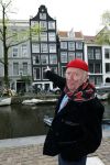 Amsterdam 9 april 2024
Harry Slinger met de schrijver van zijn boek Edwin Gitsels in de Jordaan waar Harry geboren is .