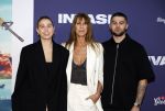 Amsterdam 8 april 2024
Premiere Invasie in Pathe Arena met oa Tarikh Jansen Ortal Vriend Raymond Thiry Gijs Scholten v Aschat Jasha Rudge Gijs Blom Fedja v Huet . Bobby Boermans is de regisseur. Isa Hoes kwam met haar kinderen Vlinder Kamerling en Merlijn Kamerling