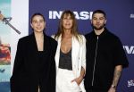 Amsterdam 8 april 2024
Premiere Invasie in Pathe Arena met oa Tarikh Jansen Ortal Vriend Raymond Thiry Gijs Scholten v Aschat Jasha Rudge Gijs Blom Fedja v Huet . Bobby Boermans is de regisseur. Isa Hoes kwam met haar kinderen Vlinder Kamerling en Merlijn Kamerling