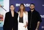 Amsterdam 8 april 2024
Premiere Invasie in Pathe Arena met oa Tarikh Jansen Ortal Vriend Raymond Thiry Gijs Scholten v Aschat Jasha Rudge Gijs Blom Fedja v Huet . Bobby Boermans is de regisseur. Isa Hoes kwam met haar kinderen Vlinder Kamerling en Merlijn Kamerling