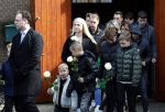 Volendam 5 april 2024
Begrafenis Oma Jan Smit  Jenny Smit en Monique Smit in de kerk in Volendam .