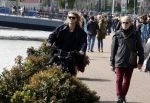 Amsterdam 21 april 2024
Jordy Huisman van Kris Kross Amsterdam viert zijn 40e verjaardag met een boottocht door de grachten van Amsterdam. Jordy Huisman met zijn vriendin Kathie Lam