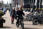Amsterdam 21 april 2024
Jordy Huisman van Kris Kross Amsterdam viert zijn 40e verjaardag met een boottocht door de grachten van Amsterdam. Jordy Huisman met zijn vriendin Kathie Lam