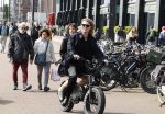 Amsterdam 21 april 2024
Jordy Huisman van Kris Kross Amsterdam viert zijn 40e verjaardag met een boottocht door de grachten van Amsterdam. Jordy Huisman met zijn vriendin Kathie Lam